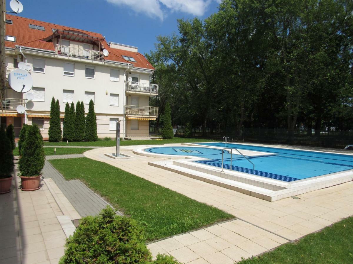 Carpe Diem Apartment Hajdúszoboszló Buitenkant foto