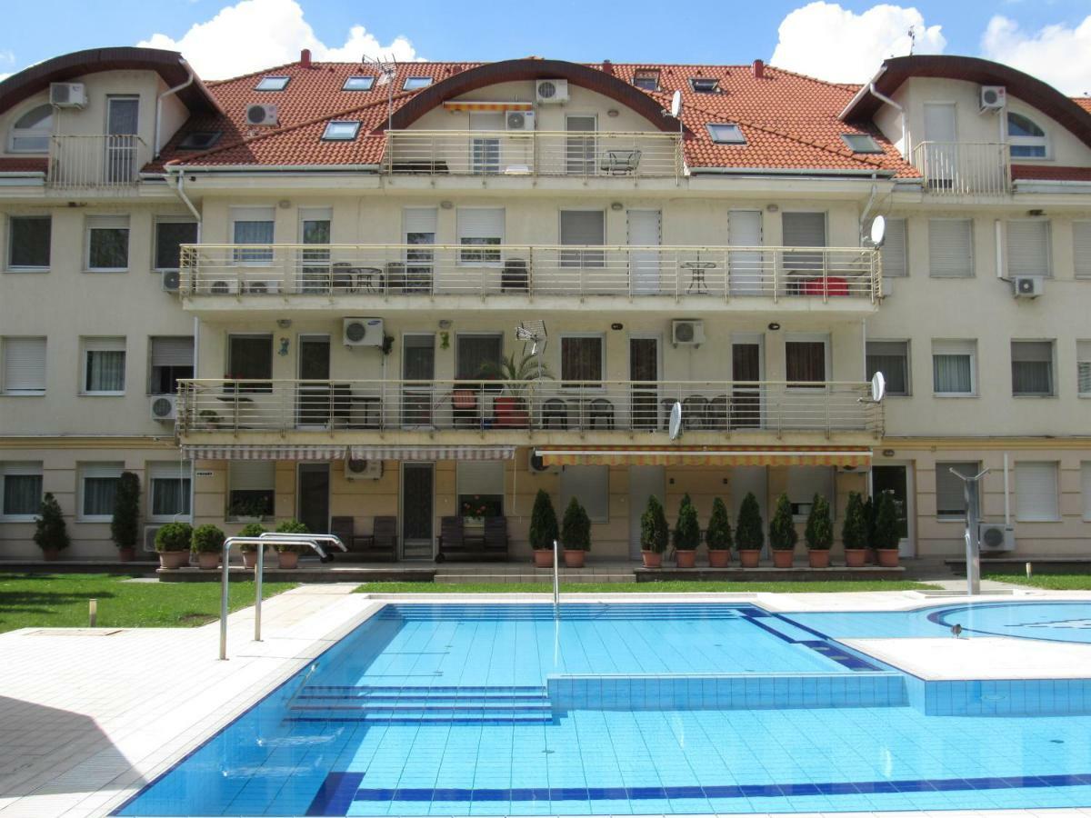 Carpe Diem Apartment Hajdúszoboszló Buitenkant foto